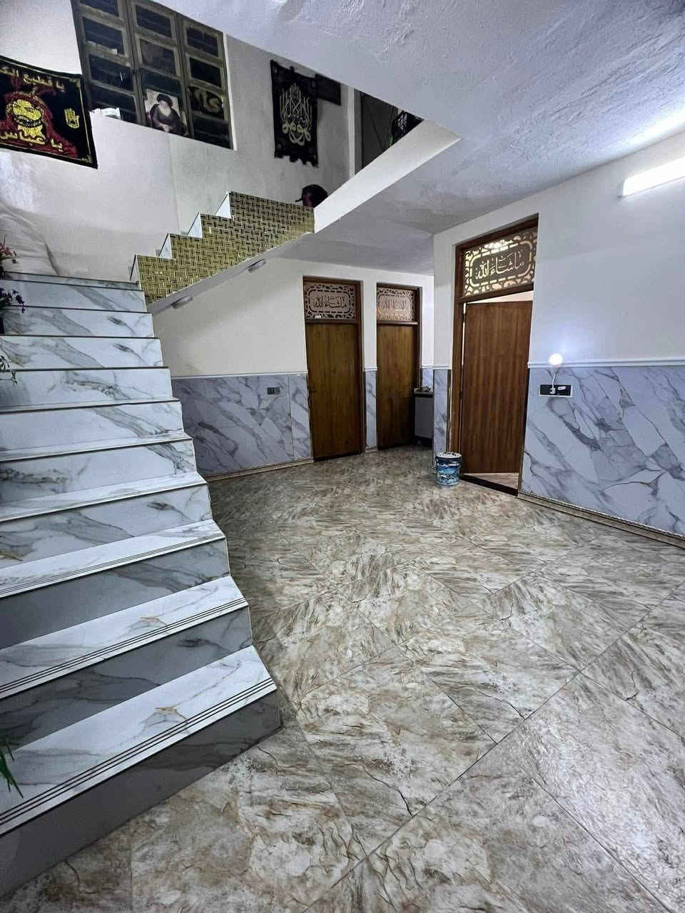 بيت للبيع مساحه 150 م يتكون البيت من غرفتين نوم وصاله واستقبال ومطبخ وحمام وترك وصحيات خارجيه 2
موقع جسر ديالى القديم شارع سواعد  اتصال ع هذا رقم *********** / ‏‪***********‬‏
بيت للبيع مساحه 150 م يتكون البيت من غرفتين نوم وصاله واستقبال ومطبخ وحمام وترك وصحيات خارجيه 2
