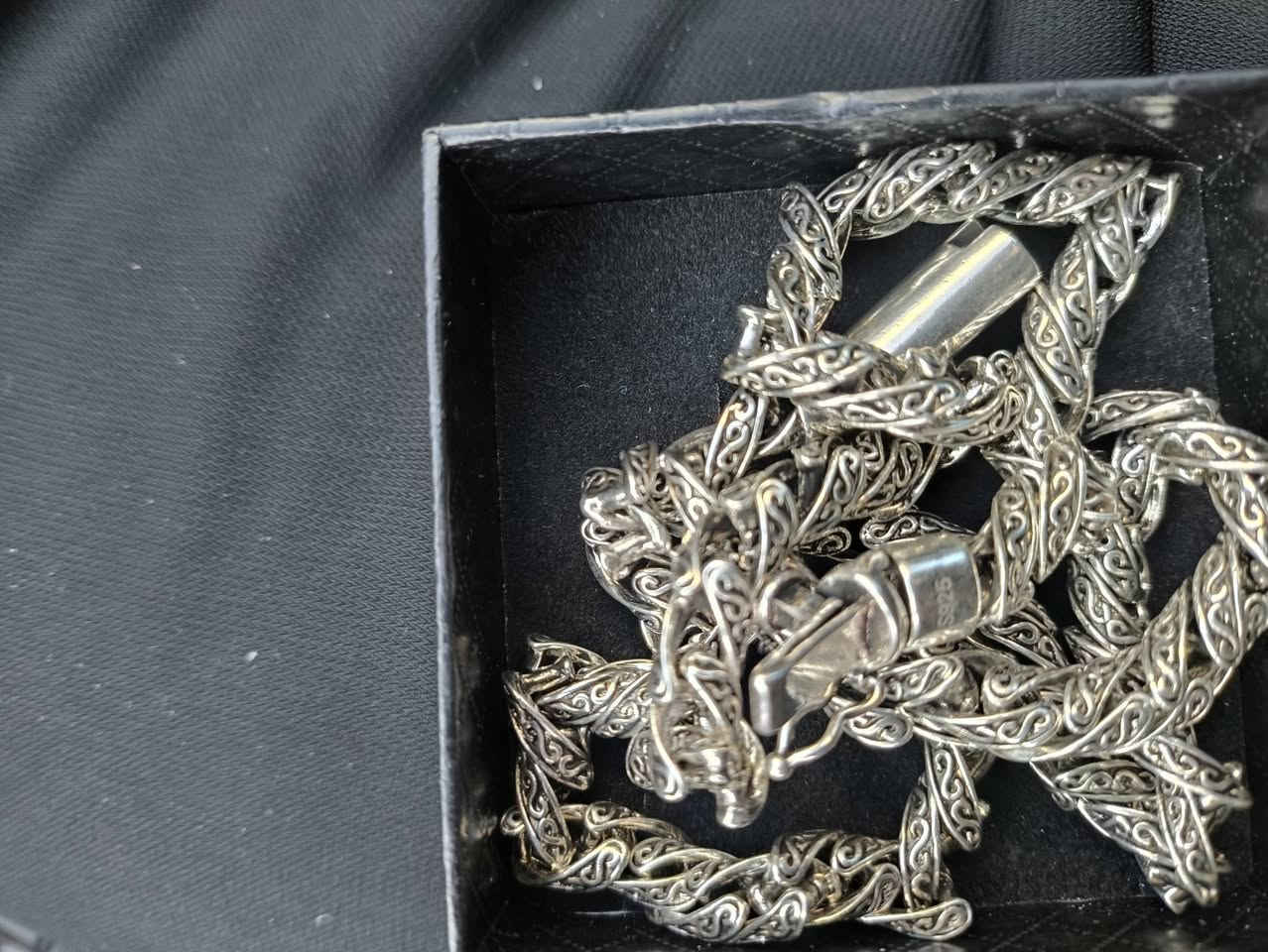 الوزن 96 غرام فضه 
مختوم يجنن على سعر ابيع


**إذا كنت صاحب هذا الإعلان وتريد حذفه لأي سبب، رجاءا أرسل رسالة إلى الدعم الفني**