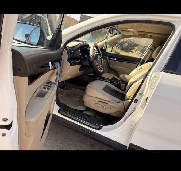 السلام عليكم
سورينتو 2014، 6 سلندر 3500 ، 7 راكب، رقم البصرة.
الرقم الجديد سنوية لغاية / 2027.

المواصفات: لون أبيض، بانوراما، كشنات كهربائية، تحكم ستيرن، كروز سرعة، موسيقى الترحيب، لَد باب أمامي، بيبان بصمة، بصمتين تشغيل، نظام ECO، حدادية جديدة، اطارات جديدة، فانين محرك + فان تبريد، تبريد 3 قطع، دوشمة جديدة، شاشة لمس، لَد أمامي أبيض ولايت زينون.

:- بارد في باب خلف السائق أقل من إصبع، رصعة في باب الجنطة، رصعات بسيطة في البُنيد. عداد السيارة: 185 ألف السعر 200 وبيه مجال بسيط . 
السيارة للبيع فقط. 
***********
