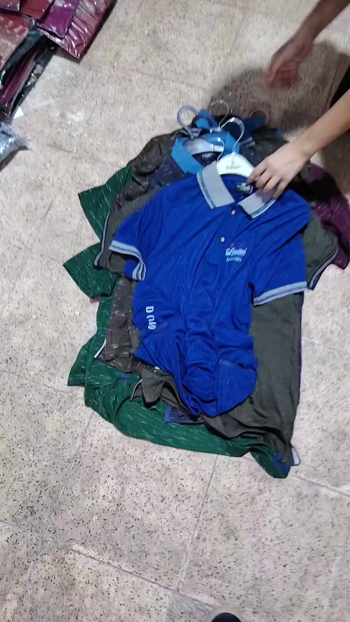 شلعه  صيفيه ملابس أطفال ونسائي تفتح بيها محل كامل جملتها عليا مليونين ونص ابيعها شلع حتا ملكانات انطيك انطيك شلع كلها مع مكياجات كوزمتك كلها بمليون ونص قفل *********** البضاعه كلها بالكراتين لان عفت المحل بيها بعد ملابس أطفال وتيشرتات نسائيه مامصورهن بضاعه تترس محل  وب (مليون ونص) شلع
