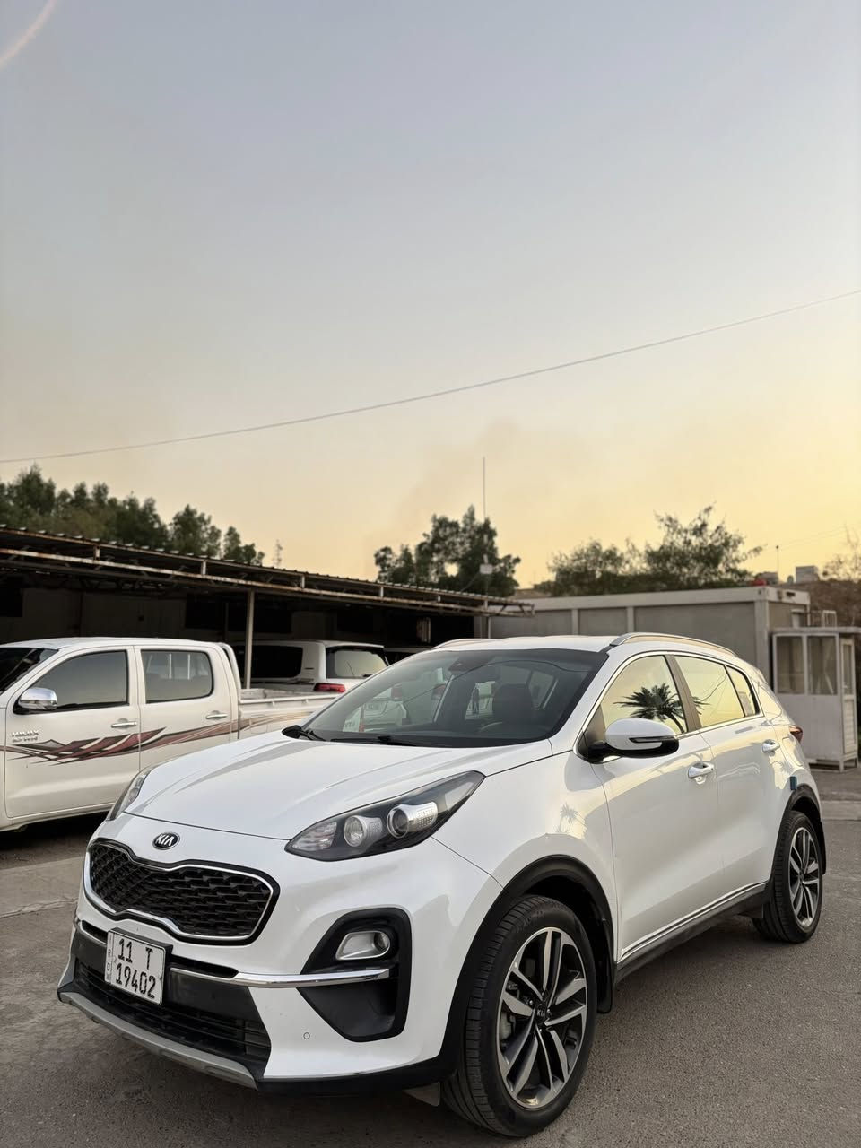 كيا سبورتج (2021) خليجي دولية.
ضمان خمس سنوات.
السيارة كفالة عامة على حالة الزيرو. بيها فقط بارد بالباب الخلفي.
سونار جديد موجود عندي.
ماشية (75 الف)فقط.
فول مواصفات قمارة
بصمة.
داخل عسلي.
تحكمات مقود.
مري شفط.
شاشة. 
كاربلاي.
تشغيل عن بعد.
صندوق كهرباء.
اربع انظمة قيادة.
+بقية المواصفات.
 
رقم بغداد انكليزي تحويل مباشر.
الموقع بغداد. زيونة.
السعر (197$) فقط.
للاستفسار الاتصال او مراسلة واتساب:-

***********
