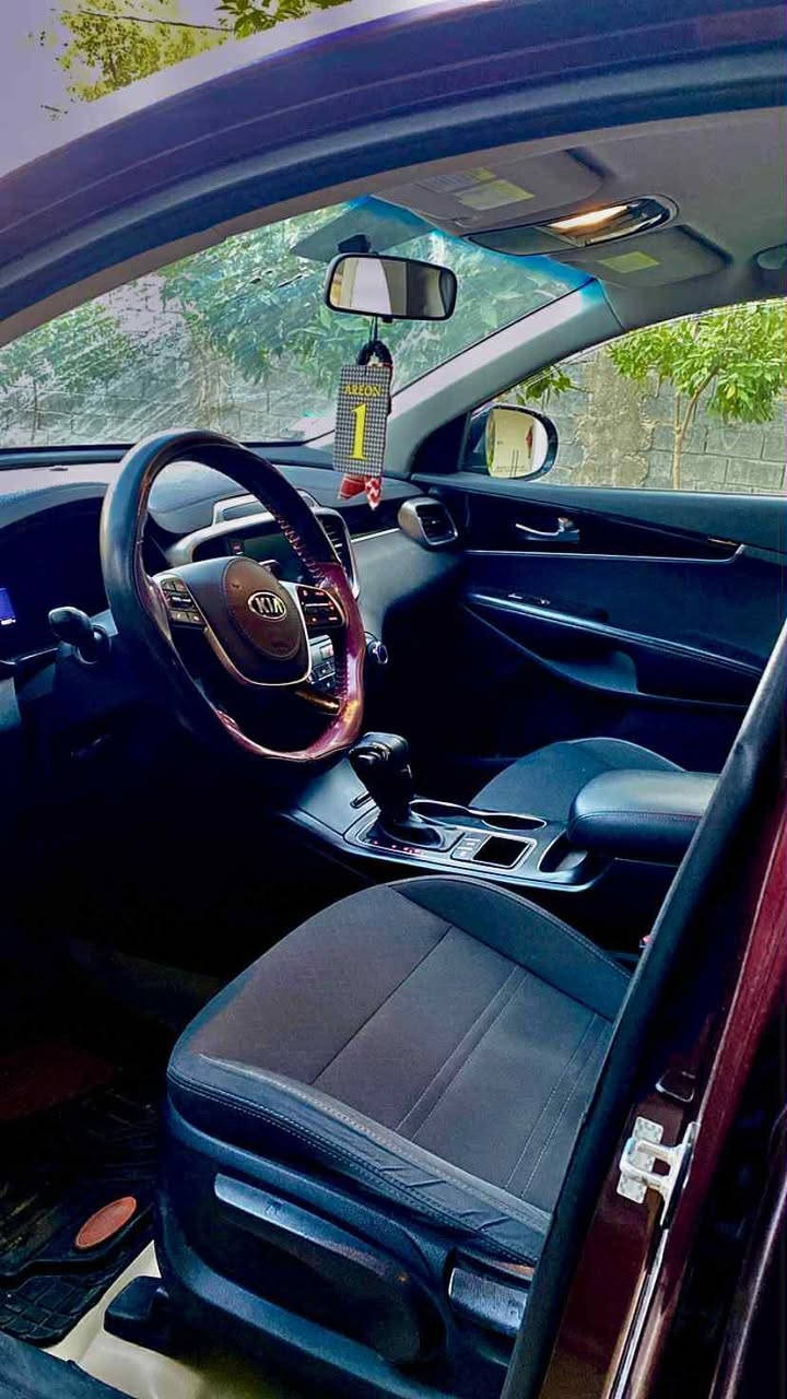 السلام عليكم مكلف بالنشر 
سورنتو موديل 20 
6 سلندر 
7 راكب 
بنيد فقط صوره السونار موجوده بدون ايرباك 
ماشيه 47 
سعر 195 
استفسار اتصال***********
