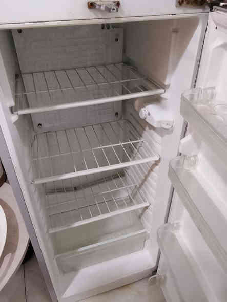 ثلاجة ديكو للبيع تبريدها ثلج السعر 150قفل ***********
