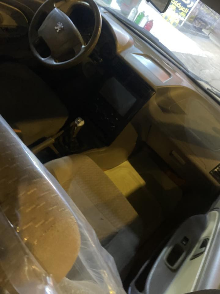 بيجو للبيع ٤٠٥مديل ١٦سنويه جديده رقم نكليزي بيه بنيد مبدل فقط مصفره كير مكينه حداديه كفاله شاشه دشبول عالي وشراي يتصل ***********
