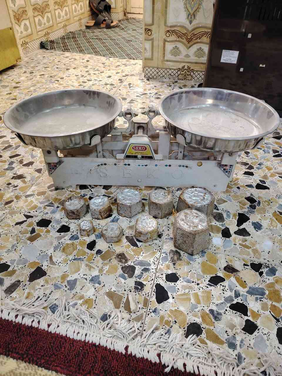 ميزان نظيف مع الاوزان كربلاء الحرالسعر25الف***********
