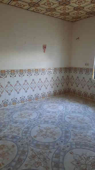 مشتمل للأيجار يتكون من غرفه وصاله وديوانيه ومطبخ صغير وصحيات وحديقه

#مطلوب عائله صغيره 

#العنوان ابي الخصيب فجة العرب شارع سيد غريب قرب جامع سادة الكريه 

#اللأيجار 300 بي مجال مع خط امبيريه واصله للبيت

#لتواصل *********** البصرة
