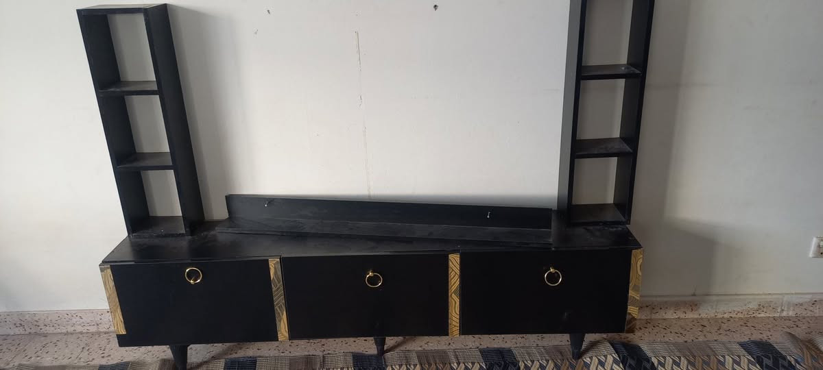 ميز بلازمه. بعده. جديد هوه ورفوفه شخط مابي.  50 قفل


**إذا كنت صاحب هذا الإعلان وتريد حذفه لأي سبب، رجاءا أرسل رسالة إلى الدعم الفني**