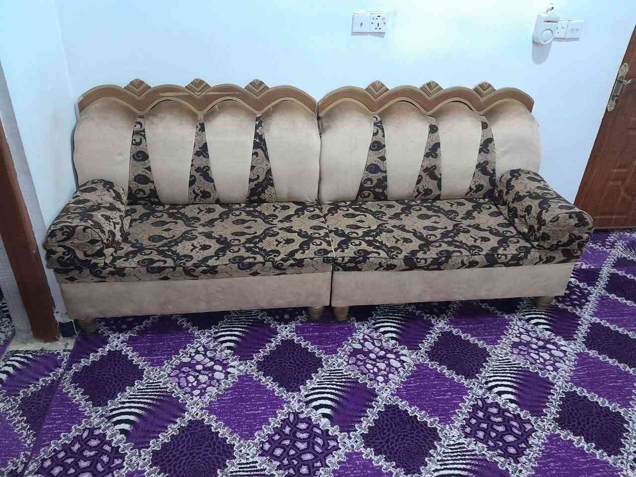 السلام عليكم اخوان
تخم 14 مقعد 
8 قطع 
للبيع السعر 100 قفل 
الرقم ***********
