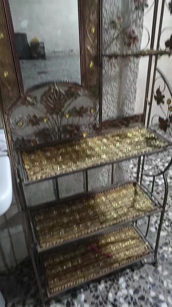 سلام عليكم للبيع ب٤٠ وبي مجال مكاني بغداد حي البساتين ***********
