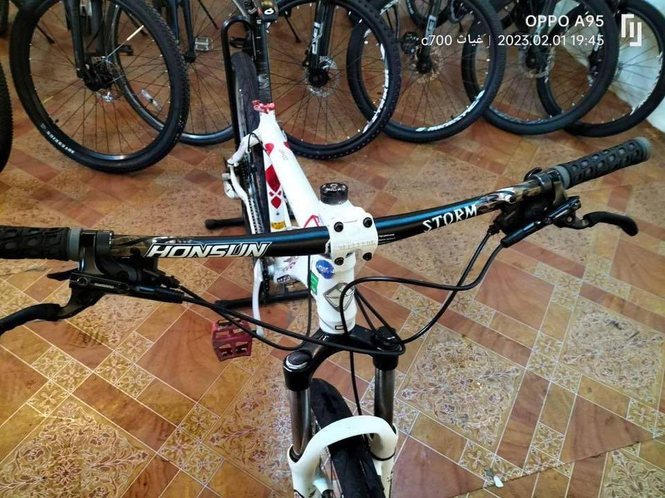 للبيع السعر 280 وبي مجال بسيط بايسكل نضيف جداً والمواصفات مثل ما موضحة بالصور ***********
