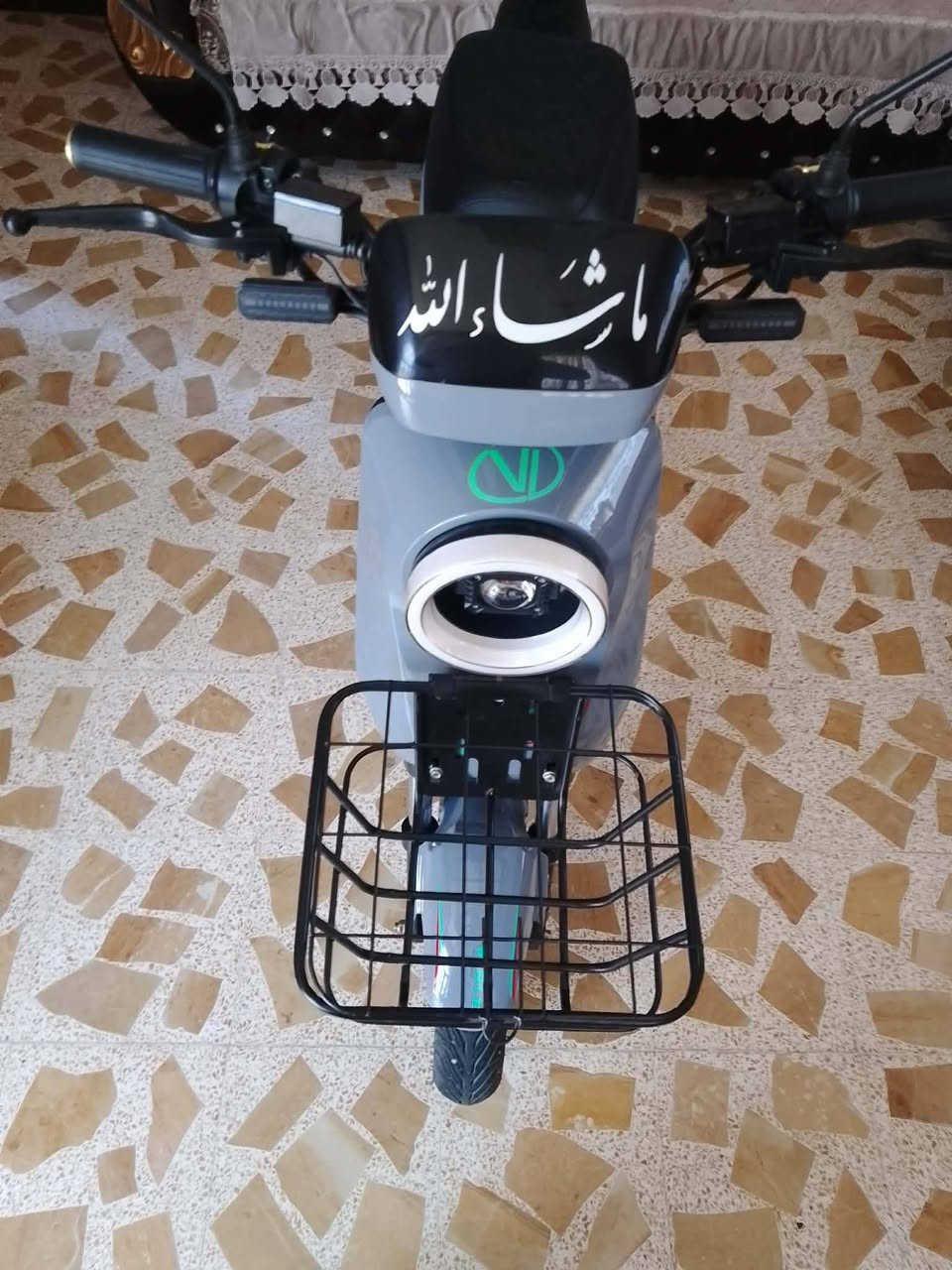 دراجه شحن R9
موصفات :
ملف 1500
اربع نمر مع خاصية الرجوع إلى الخلف،
سرعة 109
بطارية عدد 5 كبار
72 فولتيه
سماعه بلوتوث مدمج
نظام مكابح بريك هيدروليك ديسكات أمامي وخلفي
شاشة عرض ديجيتال لعرض السرعه
إضاءة LED أمامية ونظام إشارات
السعر 510 وبي مجال
***********
