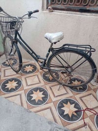 بايسكل سياحي مابي اي نقص جان متورك سعره 40 وبيه مجال قليل رجاء مو شراي...