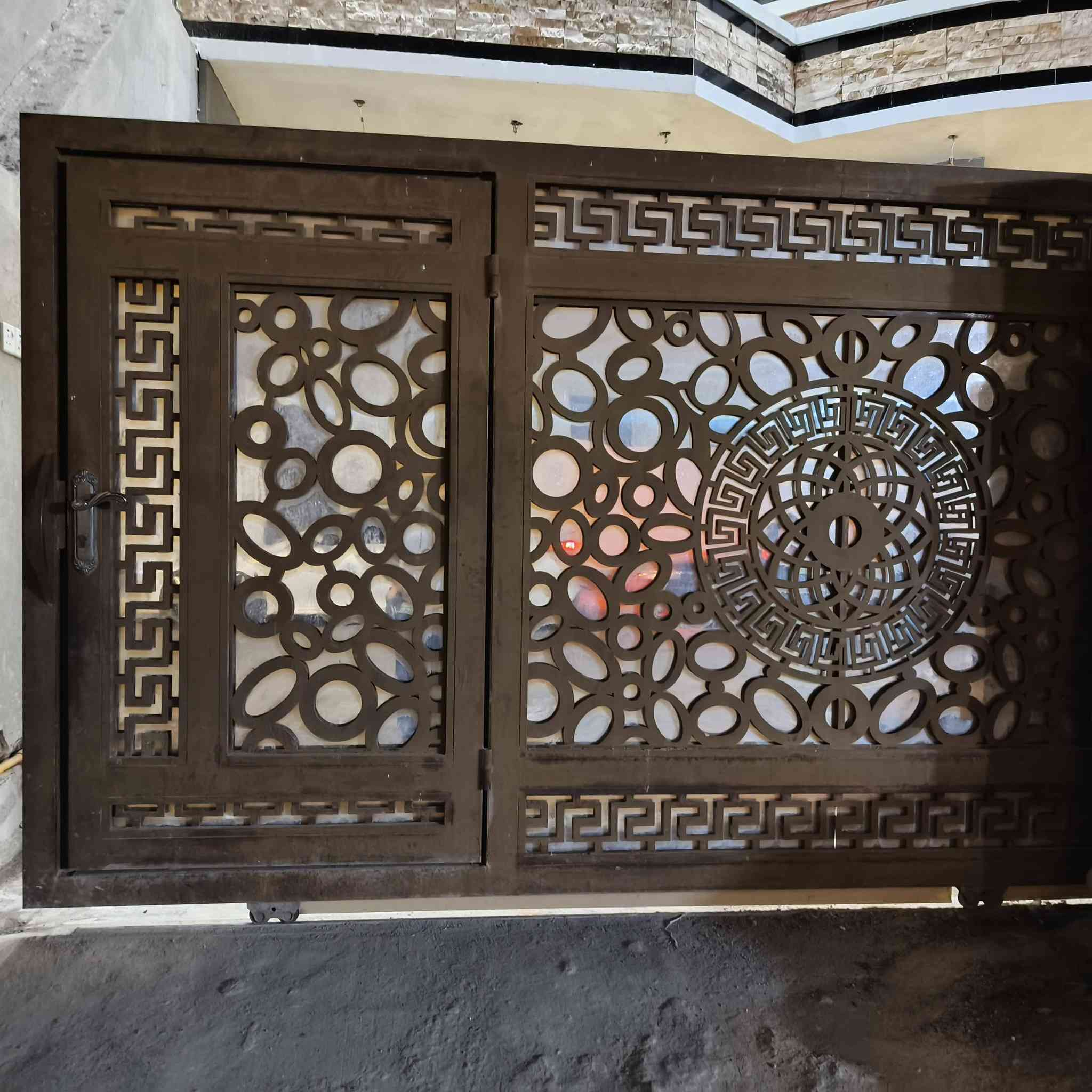 حديد للبيع
باب شارع سعره 300 
شبابيك ثنين سعر الواحد ب 75 
باب مدخل سعره 100 
وبوب ثنين bbc سعر الواحد ب 50 
للاستفسار على الرقم ***********
