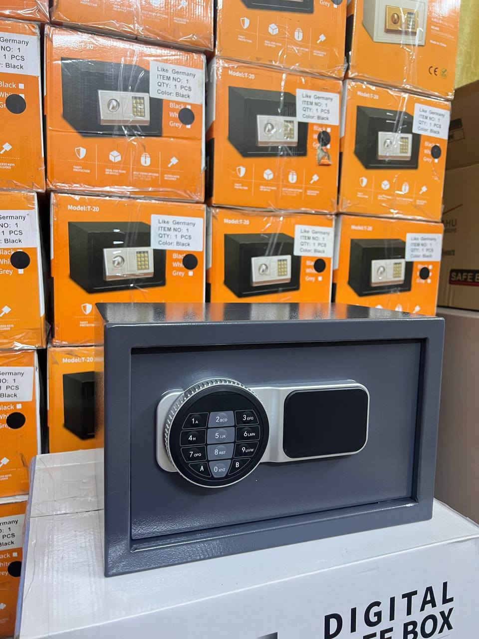 قاصه شكل جديد باتري خارجي 
عرض 30سم ارتفاع 20سم عمق 20سم 
وزن 4


**إذا كنت صاحب هذا الإعلان وتريد حذفه لأي سبب، رجاءا أرسل رسالة إلى الدعم الفني**