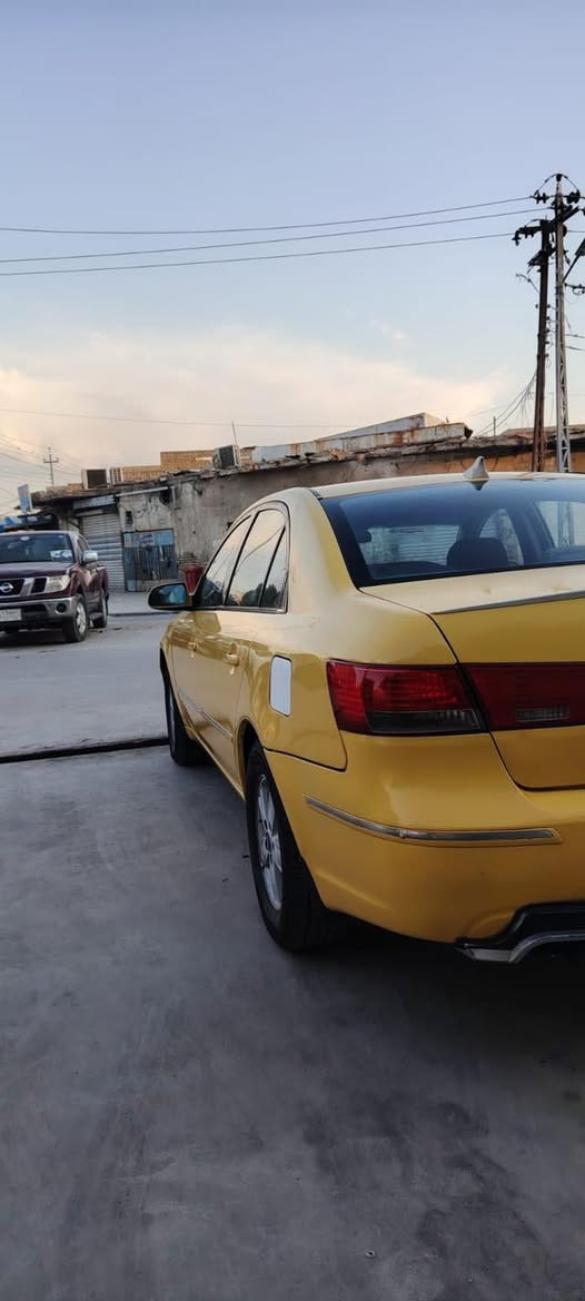 السلام عليكم 
سوناتا تكسي الخليج السيارة بسمي مصفرة هيئة وغرامات  موديل ٢٠٠٩ رقم واسط السيارة نظيفة جداً مكينته ٢٤٠٠ 
مكاني العمارة 
رقم الهاتف ***********
