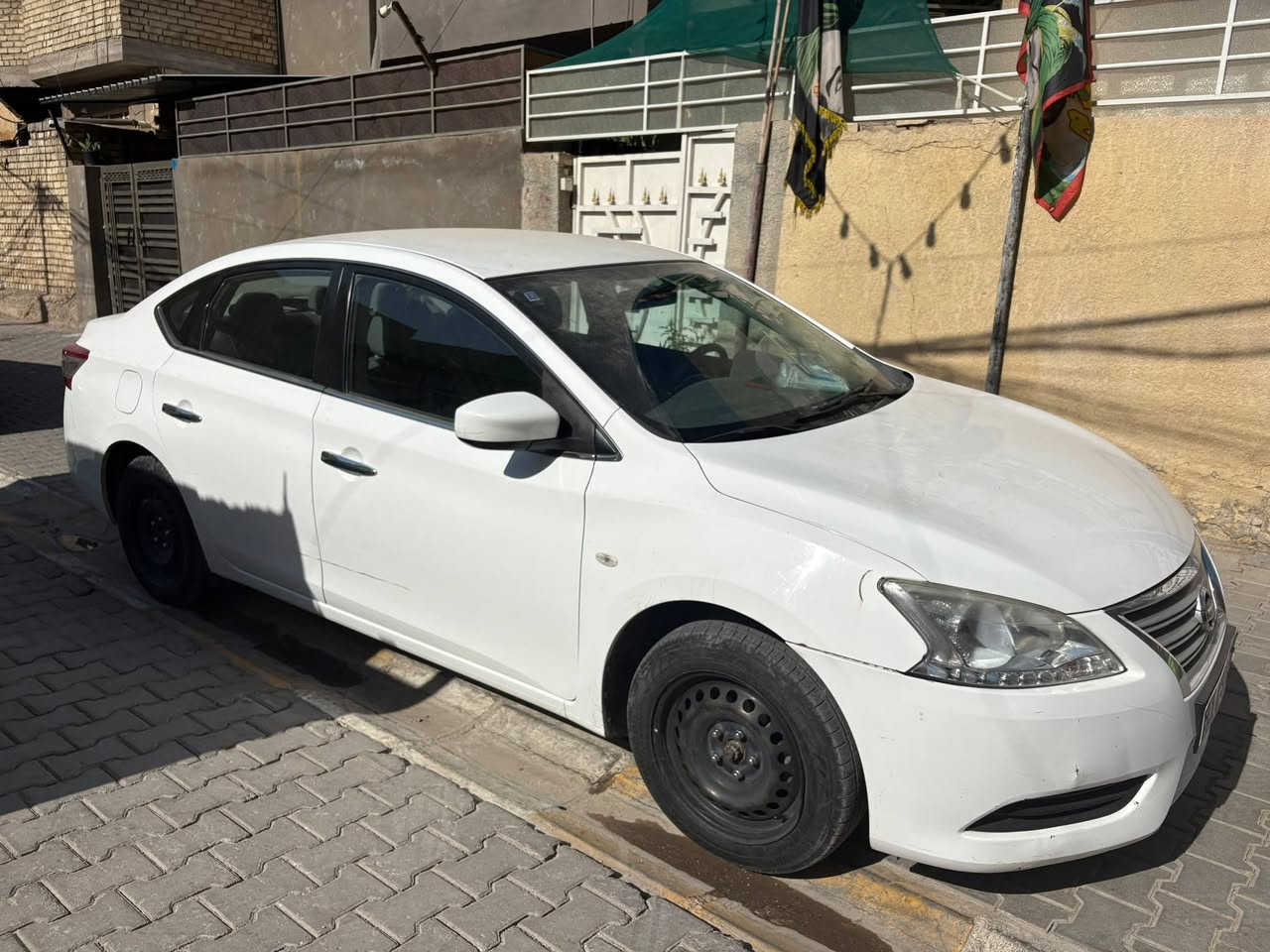 السلام عليكم 
نيسان سنترا للبيع 
السيارة خليجي مواصفات SV
السيارة نضيفة 
فقط البنيد بيه صبغ شبر  
ممشى السيارة 80000 km 
العنوان بغداد حي اور 
السعر 120$
رقم الهاتف 
*********** متواجد واتساب واتصال
