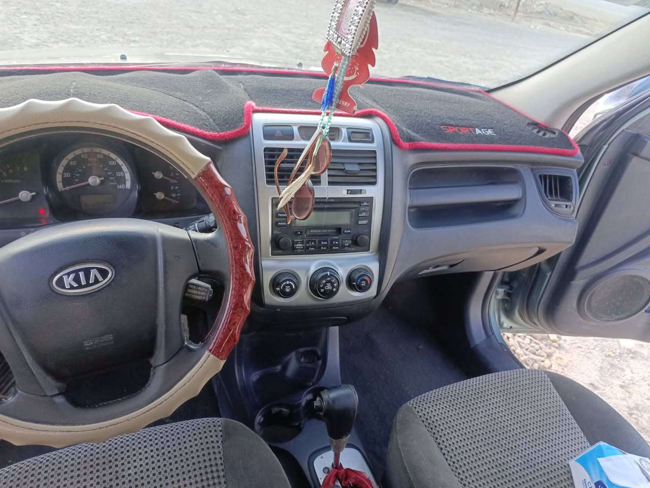 السلام عليكم سياره سبورتج موديل 7 وارد امريكي ضربتها جاملغ الامامي جهة السايق وشبر من باب السايق باقي السياره مكفوله من گير ومكينه وحداديه وتخم تاير سنويه جديده لسنة 2030 السياره مكفوله من الصبغ السياره بأسمي رقم بغداد السياره نضيفه مال جناي السعر 90 وبيها مجال لشراي . مكان السياره الديوانية ***********
