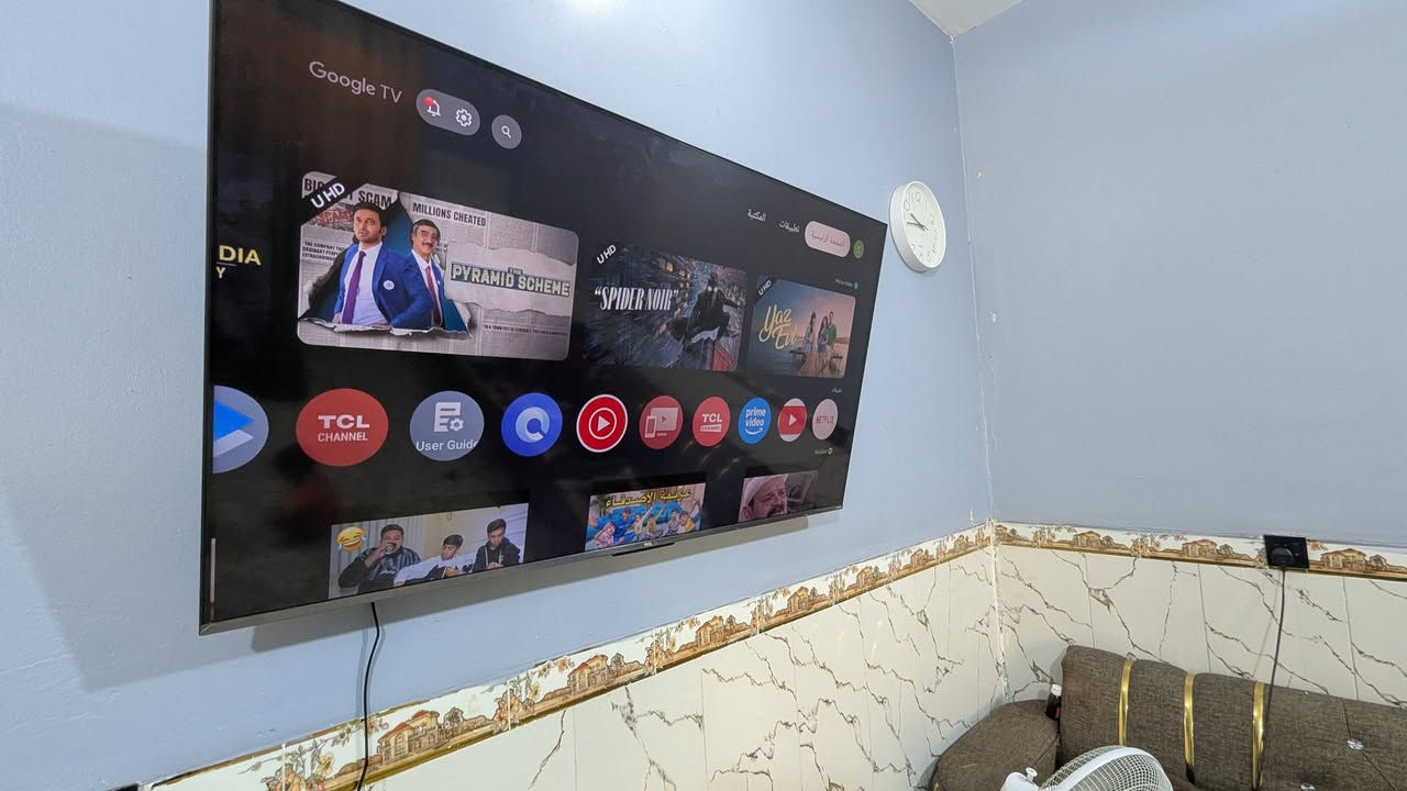 المواصفات الكاملة لتلفزيون TCL 55C735: [1, 2]
📺 الشاشة وجودة الصورة

نوع الشاشة: QLED (Quantum Dot) لألوان غنية وواقعية.

حجم الشاشة: 55 بوصة.

الدقة: 4K Ultra HD بدقة 3840 × 2160 بكسل.

معدل التحديث: يدعم 144 هرتز (VRR) لمنع تمزق الصورة.

تقنيات الصورة: Dolby Vision IQ و HDR10+ و HLG لتحسين التباين.

معالج الصورة: معالج ذكي يدعم تقنية تتبع الحركة MEMC وسلاسة العرض. [1, 2, 3, 4, 5, 6, 8, 9]

🎮 ميزات الألعاب (Game Master)

المنافذ: منافذ HDMI 2.1 تدعم دقة 4K بمعدل 120Hz/144Hz.

تقنيات المزامنة: FreeSync Premium من AMD لتقليل تأخر المدخلات (Input Lag).

وضع الألعاب: ميزة ALLM (وضع زمن الانتقال المنخفض التلقائي) وبار الألعاب الخاص (Game Bar). [1, 2, 4]

🔊 الصوت

النظام الصوتي: مجهز بنظام سماعات من شركة Onkyo العالمية.

القدرة الصوتية: 20 واط (10W × 2).

تقنيات الصوت: Dolby Atmos و DTS-HD لتجربة صوت محيطي وسينمائي. [1]

🧠 النظام والذكاء الاصطناعي

نظام التشغيل: Google TV المطور مع إمكانية الوصول لمتجر التطبيقات والمنصات (Netflix, YouTube).

التحكم الصوتي: يدعم المساعد الصوتي الذكي (Google Assistant) والتحكم بدون استخدام اليدين.

المشاركة الذكية: مدمج به Chromecast ودعم Apple AirPlay 2 للمشاركة المباشرة من الهاتف. [1, 2]

⚙️ العتاد والاتصال

الذاكرة: 3 جيجابايت رام (RAM) مع ذاكرة تخزين داخلية 32 جيجابايت.

التوصيل: واي فاي ثنائي النطاق (2.4G/5G) وبلوتوث إصدار 5.0.

المنافذ: 4 منافذ HDMI ومنافذ USB. [] سعر400الف مكاني بغداد وره سيطرت الشعب شاشه فقط اكووصخ فوك مامبين ابد باقي مكفول


**إذا كنت صاحب هذا الإعلان وتريد حذفه لأي سبب، رجاءا أرسل رسالة إلى الدعم الفني**