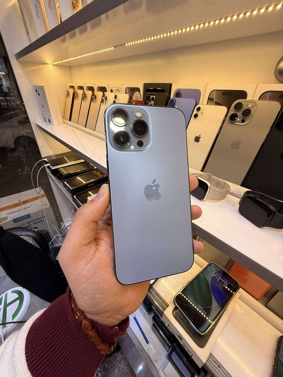 ايفون 13 برو ماكس ذاكرتة 256 مكفول بلادي 
جميع ملحقاتة اصلية موجودة ويامكاني النجف 
لون مميز وجهاز جديد وبلادي ومكفول 
***********
واتساب او اتصال ☎️
