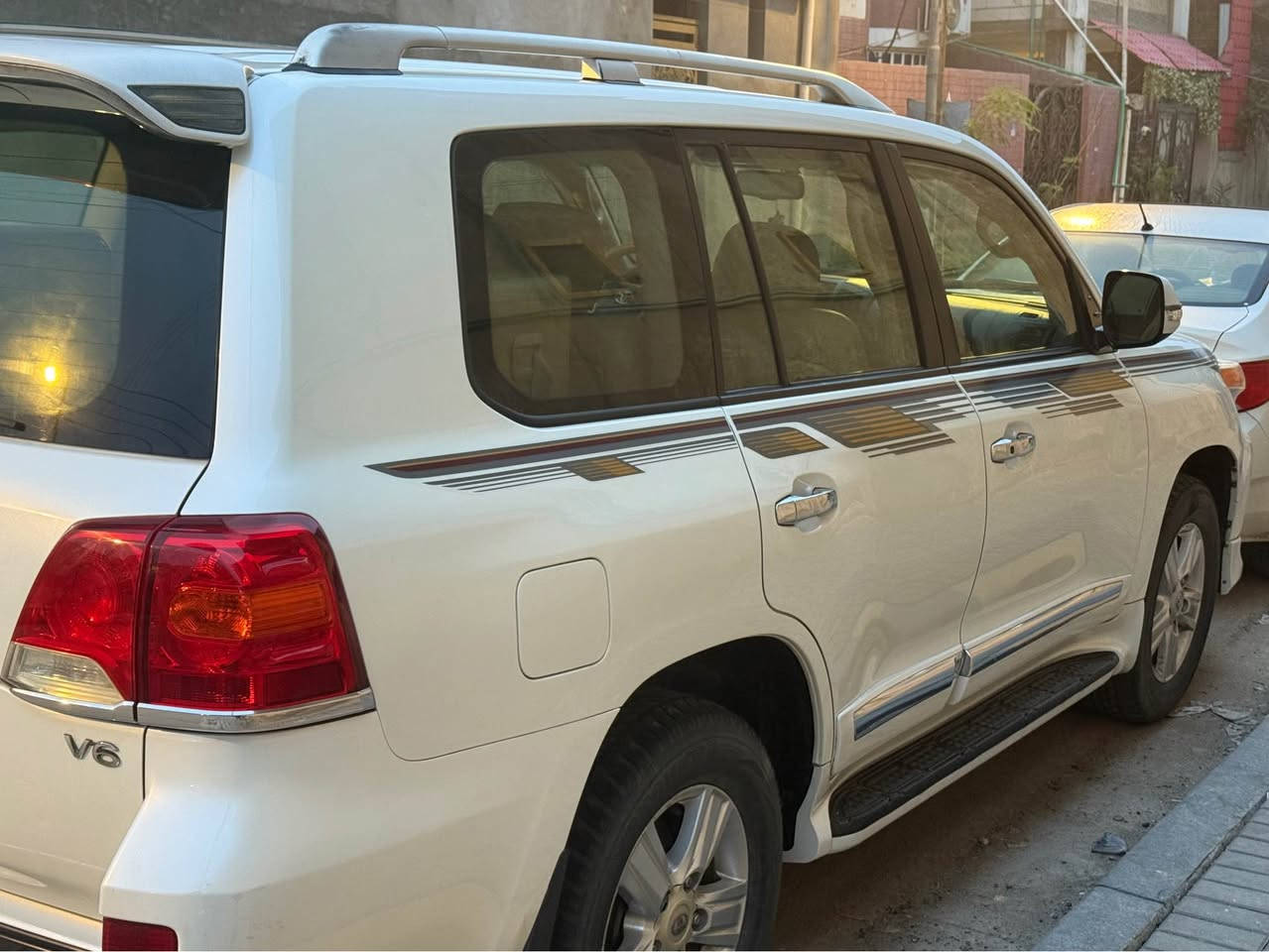 مكلف بالنشر تويوتا لاندكروز موديل 2012 السيارة مكفولة من الصبغ والضربة والتبديل محرك وكير جدد على وضع الشركة تبريد خير من الله 
للاستفسار 
*********** البصرة, العراق
