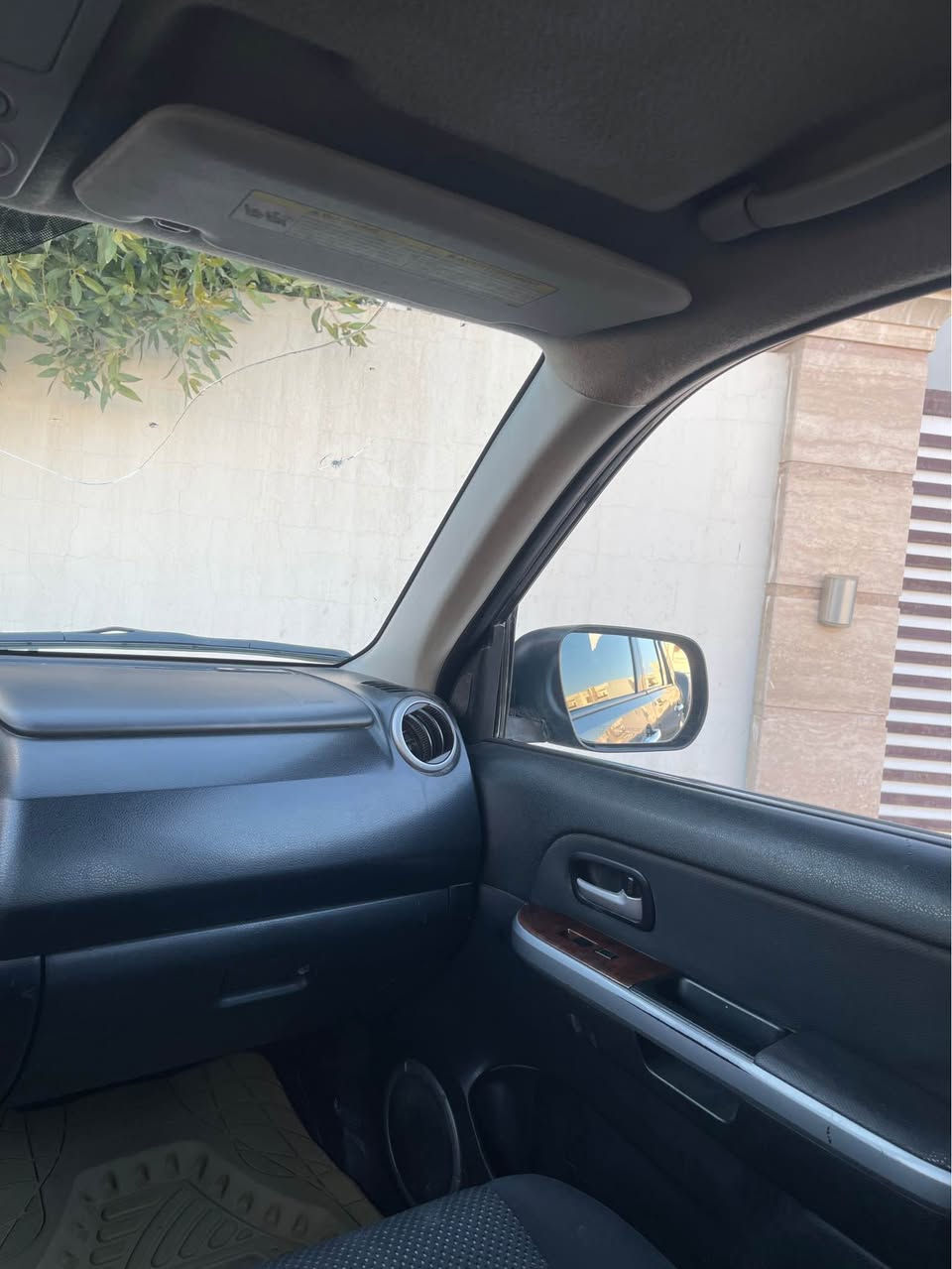 سيارة ياباني نظيفة داخل وخارج محرك ٢٧٠٠ ستة سلندر محرك وكير نظيف ومكفول سيارة بإسمي تحويل شرط السيارة وارد امريكي ضررها جاملغ امامي جهة السايق ومبدل بدون دواخل يحتاجلها مشط ستيرن فقط سيارة مرتبة وخير من الله متوگفك بشارع صرفها بالبانزين حاله حال ال٤ سلندر للتواصل اتصال بالرقم *********** الفلوجة, الأنبار
