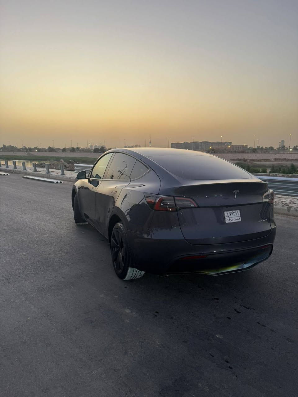 السلام علیکم تسلا مودیل 2023 y لونك رينج دبل ماطور ماشي ٤٠ 
داخل اسود 
اون لاين 
تخم تایر جدید   
بدون صبغ بدون تبدیل بدون بارد مواصفات معروفة صور الحادث ناشرها سعر 23 وبي مجال ***********  الشراي يخابرني ويدلل
