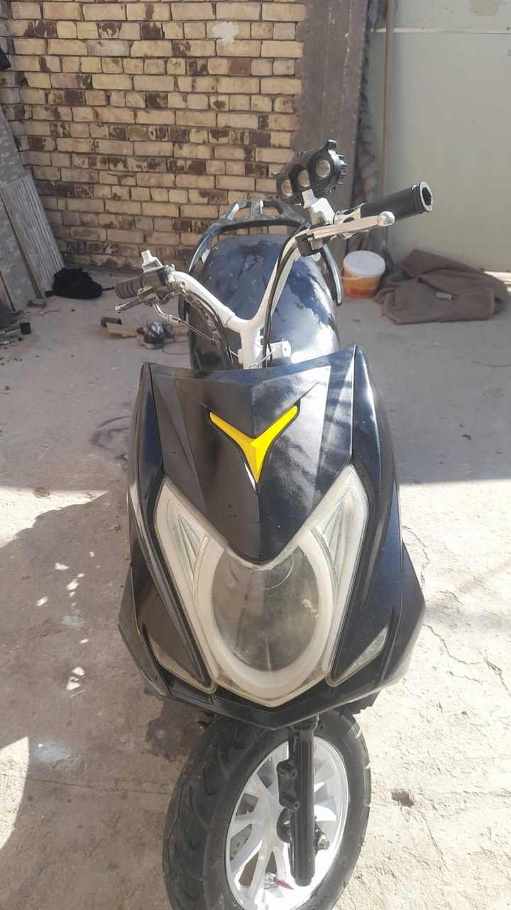 سلام عليكم
حبايبي سگنس ياباني مكينه ماكس 
الدراجه جاهزه من مكينه من ضفيره شوكت مايعجبك شغل واطلع كفراته البقيه موجودات من شوته وكفرات وصفاحيات المكينه بيه خيط بخار بس بل تشغيله
مكاني الديوانيه الشافعيه  امراوس بفراشه او بيع 
سعر 200 خاص موجود ***********
