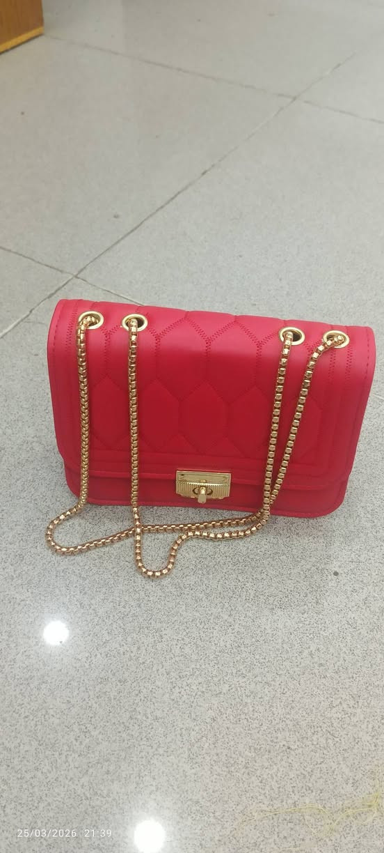 عندي اغراض كوزمتك للبيع شتريدون اكو كلهن جديدات ***********
