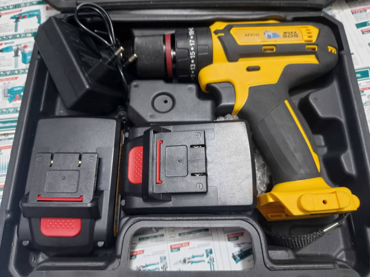 دريل شحن 21 فولت من ماركهSDS  معه بطاريات عدد 2 21 فولت وشاحن ومعه عده تحتوى على براين ولبب درنفيس ولقم طوبه حديد 3 عمليات همر 25 درجة عزم سرعتين 
السعر 25 الف معه التوصيل
الحجز واتساب ***********
