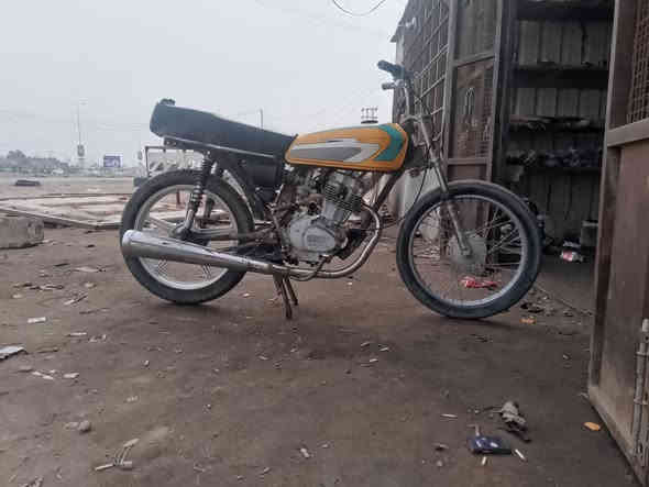 سلام عليكم دراجة للبيع محرك دايون عضم مكفولة من كلشي سرعة تشك الكاع سعرها 200وبيها مجال للشراي مكاني نجف عمود 395رقمي ‏‪***********‬‏
