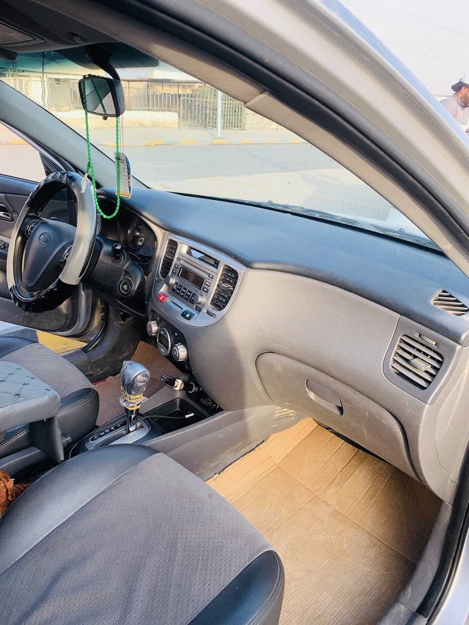 سلام عليكم 
كيا ريو موديل 2008
أدوات 
محرك20 كير تدفئه شرط
تحكم ستيرن 
صدر تايرات شرط
سياره بدون رصعات 
حيل حلو السعر 38 بيها مجال 
***********
