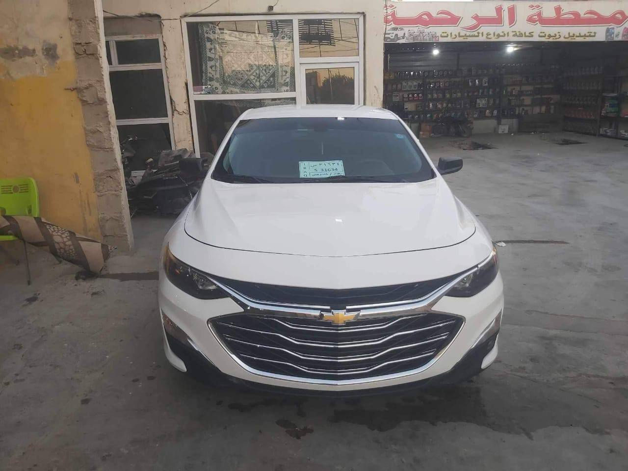 السلام عليكم عندي ماليبو موديل 2021 ألوان أبيض ماشيه 118الف كيلو بيه ضرر جاملغ خلفي وقبق جنطة رقم بغداد معوقين والسعر 136$ رقم الهاتف ***********
