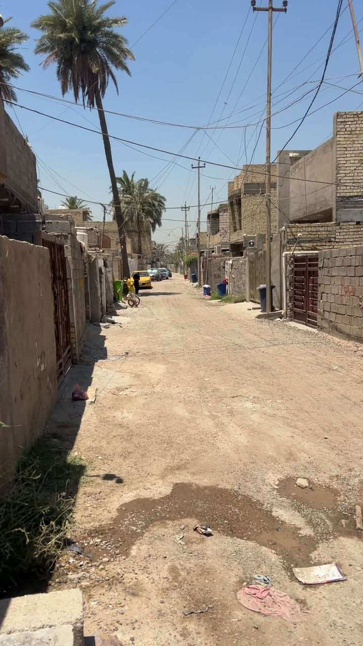 بيت بزعفرانيه نهايه الأربع شوارع خلف جامع الكيلاني بنائه بندويش البيت 100 متر سعره 55 وبي مجال نشاءالله ***********
