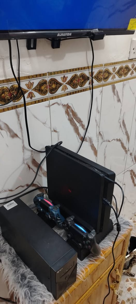 السلام عليكم بلي 4 سلم مهكر نظام قرص  + يوبي اس + برادللبلي +جوستك عدد 1 8 العاب قويات مفتوح لغرض التنظيف جهاز نظيف مال بيت السعر 285 وبي مجال مكاني بغداد مدينة الصدر الشراي يخابر غير متواجد على الفيس ***********
