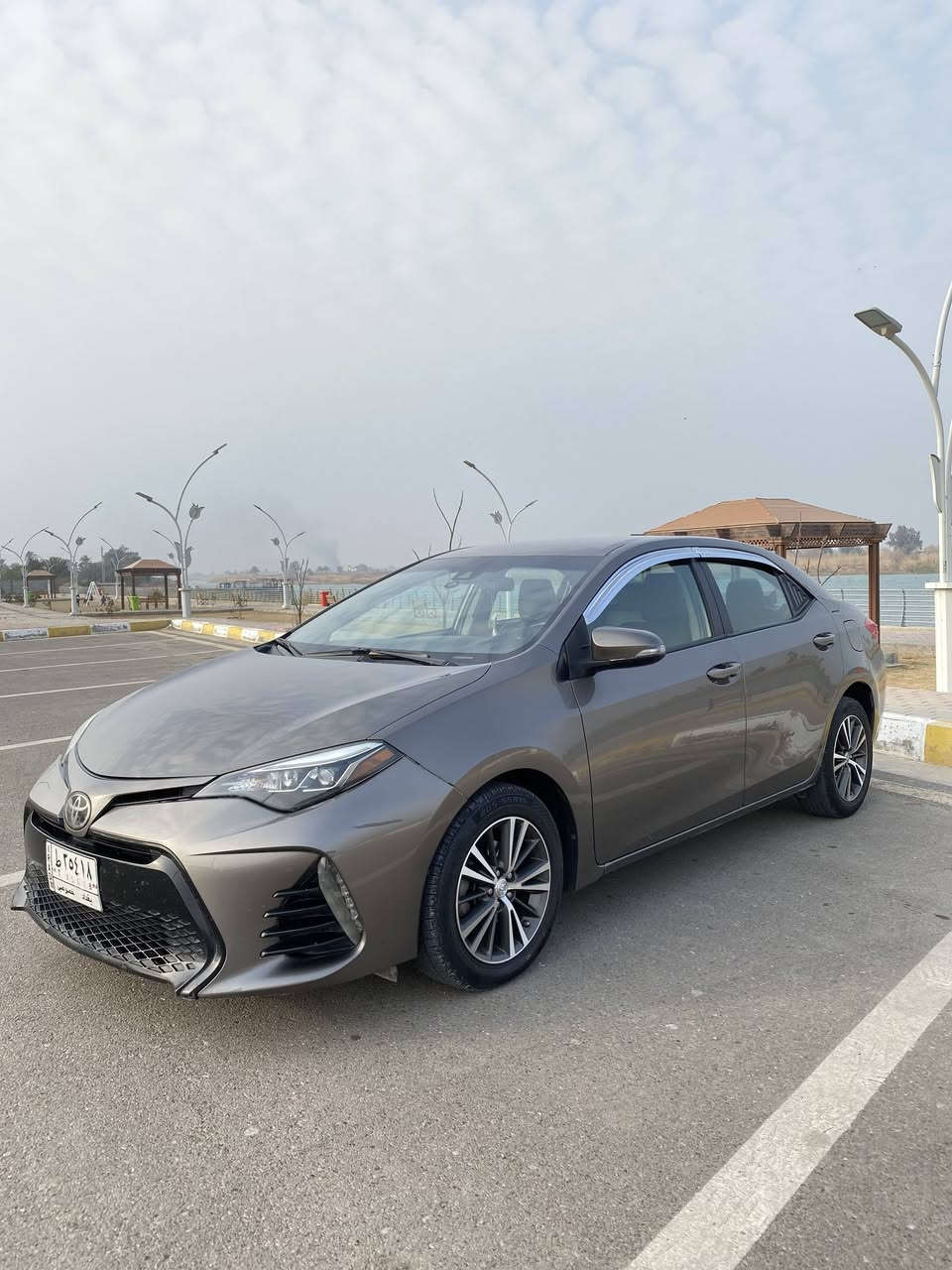 السلام عليكم اخوان.. كورولا 2019 فئه se  محرك 1.8فول عده الفتحه والبصمه وارد امريكي حادثها جاملغ  وباب صبغ ابيعلك 3 قطع لان الخلفي مصبوغ توحيد لون بدون دواخل ولا شاصي ولا لغد ولا ايرباك صور الحادث بلمنشور  السياره ماشيه 96الف ميل مناقصها اي شي تشغل وتطلع صدر حداديه كير محرك تدفئه تبريد 7 سرعات كله مكفول مسوي ادامه كامله جديده ومبدل دهن الكير الهايدروليك الاصلي .
المواصفات:
كشنات جلد 
كامره اماميه وخلفيه 
شاشه كبيره 
رادار امامي 
سياقه ذاتيه
توقف ذاتي 
مثبت سرعه 
تنبيه الخروج عن المسار 
اوامر صوتيه 
شفتات ستيرن 
سترين كهربائي 
تحكم جهتين
اشاير بلمري 
بلوجكتر ناصي عالي كله LED
درايف مود :ECO+SPORT
مرايا هيتر 
مواصفات الكورولا معروفه السياره خير من الله كلشي مناقصها عليها 400 غرامات تنزل من السعر 
السعر 148 وبيها مجال حك الجيه رقم + واتساب ***********
