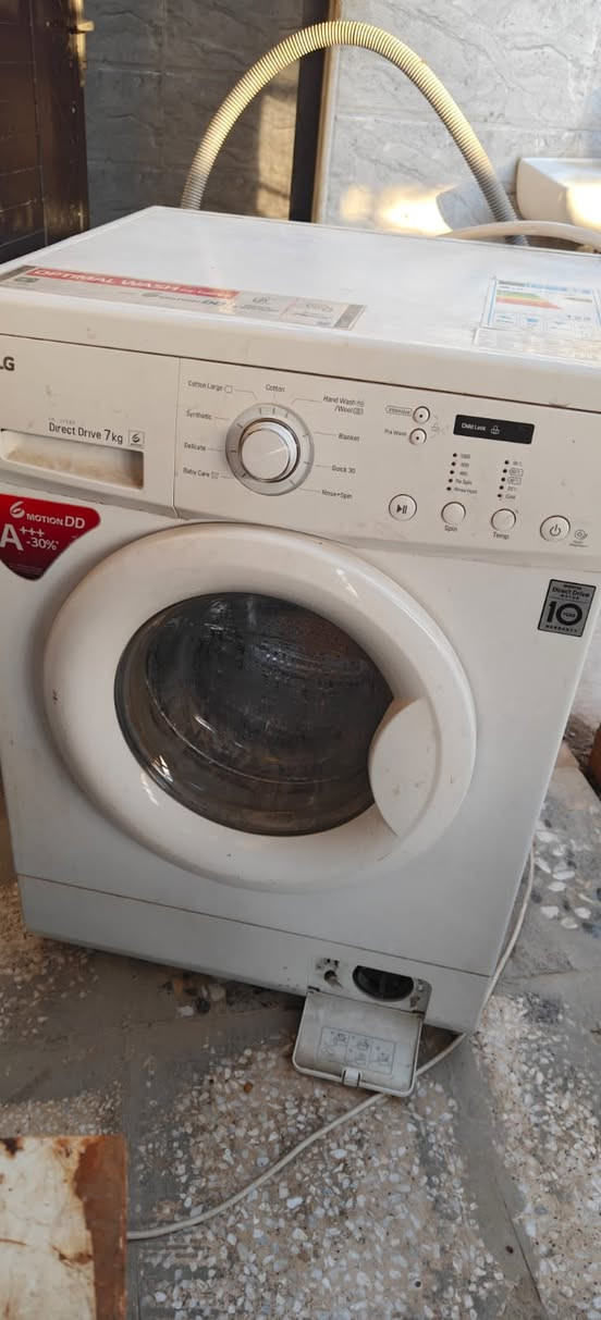 السلام عليكم من رخصة الادمن 

غسالة LG  نظيفة جداََ وزن 7 كيلو  اقتصادية  استخدام قليل 

ملاحظة بيها خياس خارجي قليل ما مئثر  سعر 100 الف 

للتواصل ***********/سجاد
