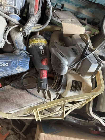 عدد باله كهربائية وشحن 
العدد  الف قطعه  مكاني بغداد 
رقم ***********
