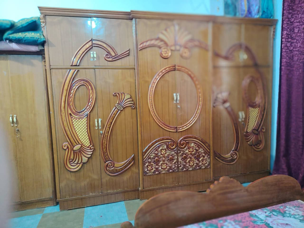 غرفه للبيع نضيفه جدا سعره 900وبيه مجال مكان بغداد تقاطع النهروان الرقم ***********
