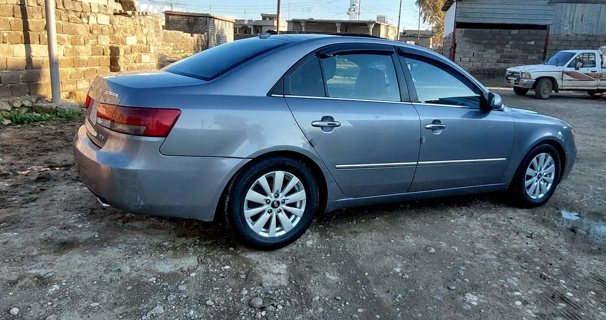 سوناتا 2008امريكي محرك6سلندر 
فول مواصفات لمتد
فتحه..كشنات كهربائي +جلد
كامره..كشن هيتر .
صاج..تحكم استيرن 
تبريد لمس..
رقم نينوى شرط التحويل سنويه 29
بيها رش قطعتين بدون دواخل ولا تبديل 
سياره جاهزه مابيها اي نقص 
السعر 110وبيها مجال 
مكان السياره موصل ربيعه 
***********
***********
