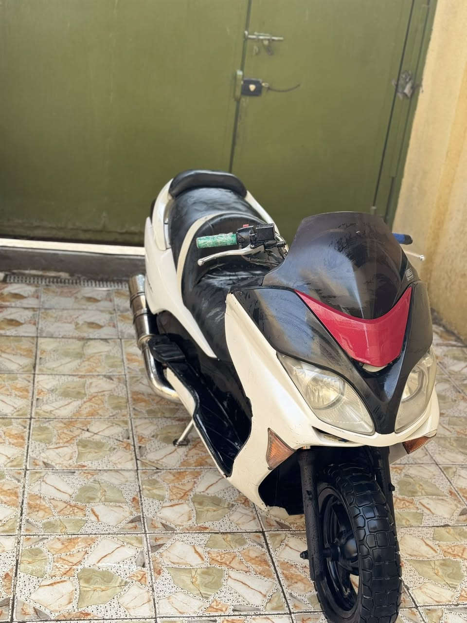سلام عليكم مره خصت مدير الكروب
 فورزه ٠٨ بصمه
   
 كامله مكينه مكفوله شريط فسفوري
 كهربايات كلهة شغاله ولا شي بيهة نقص
 تايرات جدد باتري جديد الدراجه ماملعوب بيهة صالنصه رياضي  سايد بريك
 مانع نزلاق حساس بعد قفل ستيرن كلول جنطه وهواي بيهة شغلات بعد 
وانه بخدمت الشراي مكاني كربلا كربلا هاذ رقمي 
***********خابرني وبخدمتك سعر 850 بيها مجال بصيط يارب يا رزاق  
مستعجل عل بيعه
