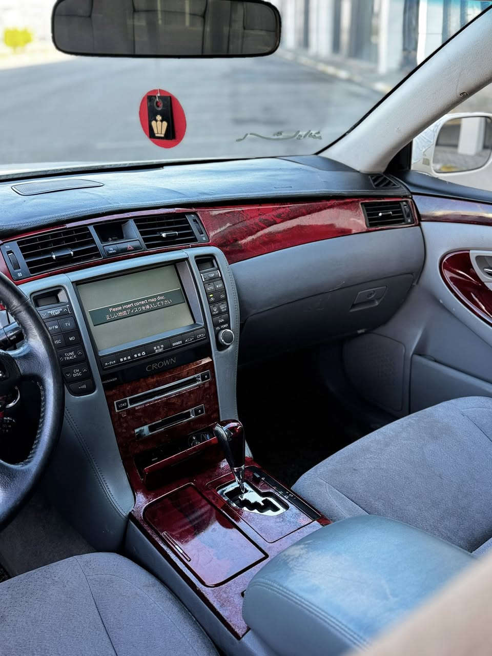 سەرەتا بەناوی خوای گەورە
شاهیینە بڕاوە بڕاوە لۆۆک پاکەتی 
٢٠٠٥ نجی ١٨٢ 
سپی ناورەساسی 
٢ دووگمە 
بەشەرتی گێڕ و مەکینە و 
کەڤەر گۆڕاو و شەنسی کۆسەرە 
تەقەو رەقە بەشەرت 
٤ تایە و ویلی لۆکی لە ژێرایە 
سعری ٤٣ گەڵا و معامەلەیەکی زۆر کەم 
شوین سلیمانی 
ژ.م *********** 
*********** 
هەمووشتیکی لەسەرە
