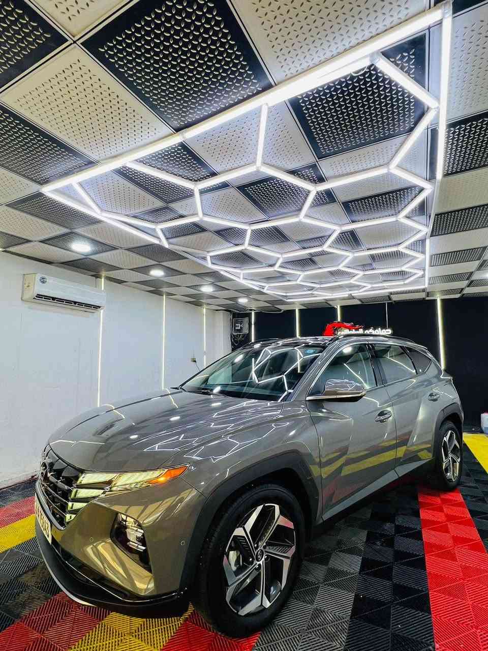 السلام عليكم

💥توسان 2024 فول مواصفات وارد امريكي للبيع
💥 ماشيه 36432

💥المواصفات

💥بصمه عدد 2
💥 بانوراما قطعتين
💥 محرك 2500

💥رادارات 5
💥اوتو هولد 
💥ثلاث وضعيات قيادة
💥اطفاء ذكي
💥تحديد مسار 
💥صندوق كهرباء

💥لون سمنتي مميز داخل اسود 

💥تشغيل عن بعد وقياده عن بعد 

💥تبريد قطعتين

💥كشن كهرباء

💥شاشه متصل كار بلي واندرويد

💥تبريد لمس

💥شحن واير لس

💥تدفئه بالكشنات

💥تحكمات استيرن

💥نزول منحدرات

💥مانع تزحلق

💥كامره دواره

💥مثبت سرعه

رقم قادسيه بأسمي تحويل ثاني يوم 

مكان السيارة ديوانيه.

رقم الهاتف ***********
