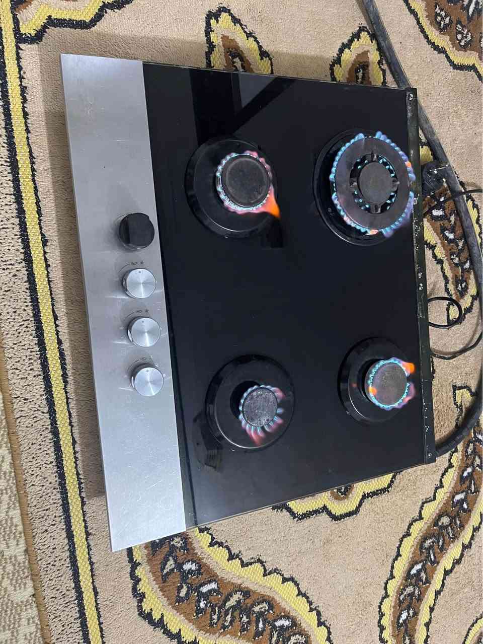 طباخ منضدي اخو جديد نضيف جدا شغال كله على الفحص نقص سيبايات فقط سعره ب 35 وبيه مجال المكان نهايه الشعله منطقه الدهله *********** بغداد, العراق
