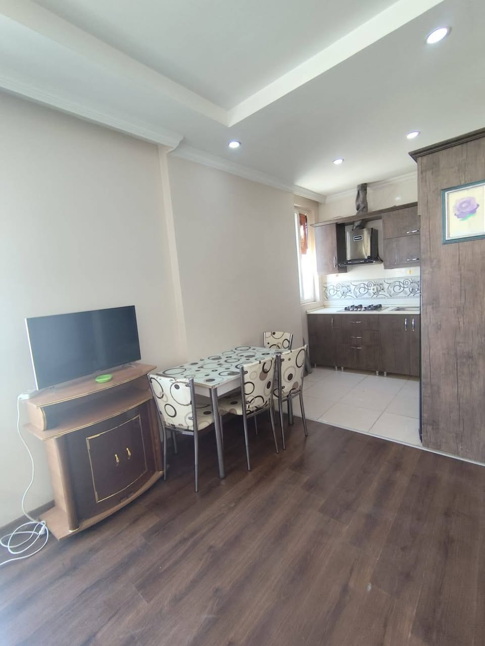 مجمع روز تاور في أربيل
على طريق كسنزان العاب مجدي لاند
شقه الايجار شهري موثث مساحه ٨٥متر 
غرف نوم +صاله+حمام +مطبخ 
24 ساعة كهرباء
خدمات شهريه 55
جدن سعار مناسب 
للاستفسار تعال خاص الواتساب
***********
ملاحظه  يتوفر لنا بيوت وشقق ايجار بيع وشراء
