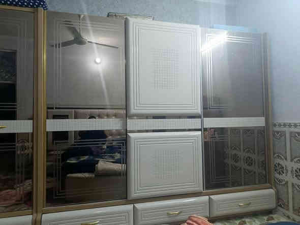 السلام عليكم غرفه نوم تركي من النوعيه الزينه ماخذيه ٣ ملايين ٨ قطع الغرفة نضيفه كلش للبيع مليون وربع وبيه مجال للشراي العنوان حله مركز اكريطعه قرب مقدم احسان ***********
