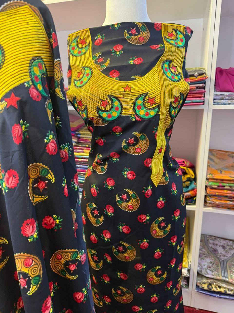 ترند المخور لرمضان 2026😍
مخور خاامه كريب مشغول تطريز الصدر واليد مكينة تطريز متوفر موديلين ....

بدووووون شال

غيييير مخيط

حجم قطعة الام 4 متر 
البنت عرض متر  والطول 130

التجهيز يكون مشكل 

سعر درزن الام 🛑 170 ألف🛑

سعر درزن البنت🛑 145ألف 🛑


**إذا كنت صاحب هذا الإعلان وتريد حذفه لأي سبب، رجاءا أرسل رسالة إلى الدعم الفني**