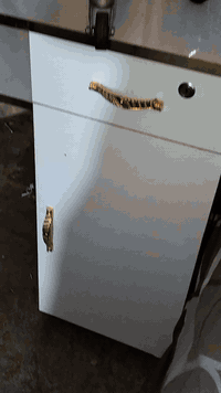 سلام عليكم عندي ميز اكرك جديد والله المكان حي التراث بياع الرقم
السعر ١٤٠ بي مجال الطيبين 
الرقم ***********
