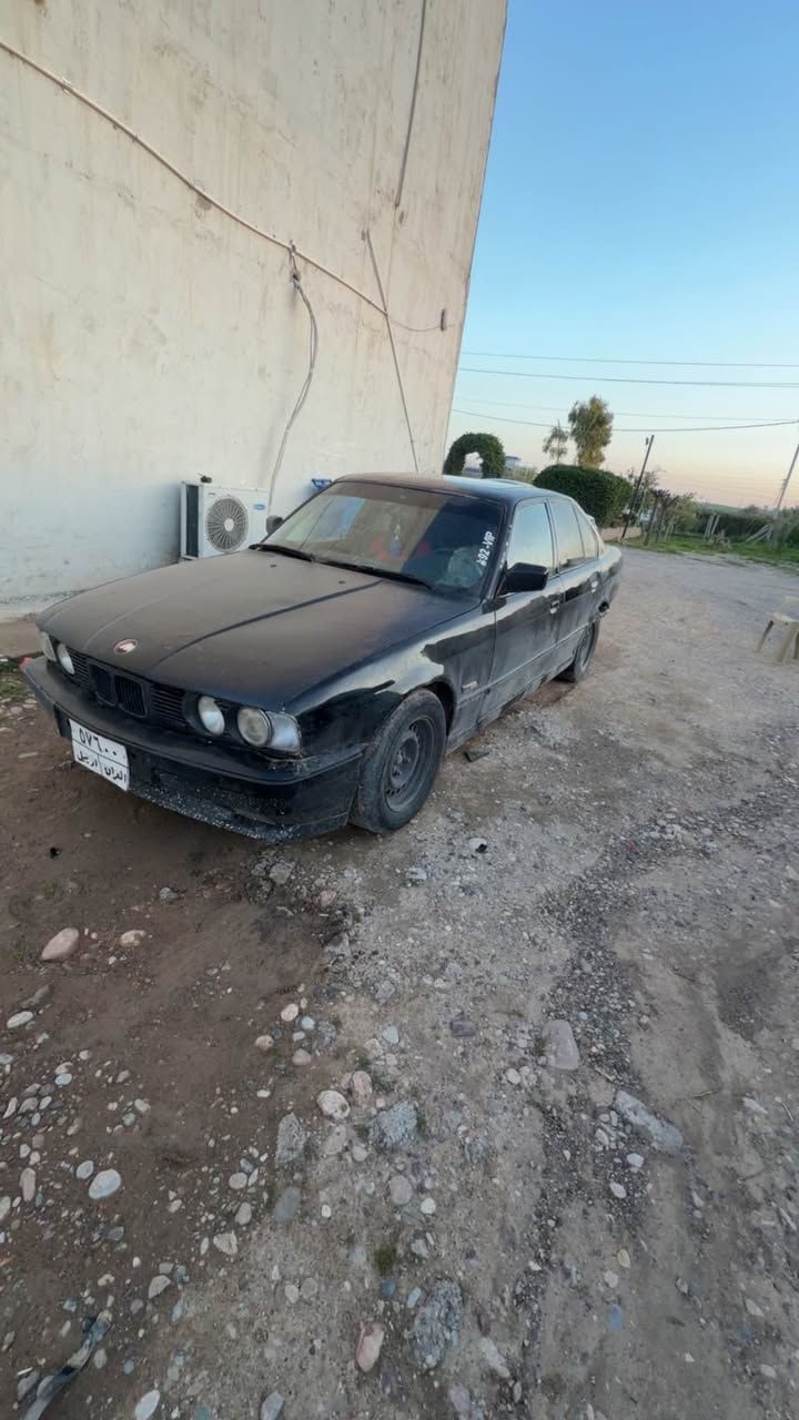 سلاوي خواي گه وره تان لي بيت BMW اوليات اوليات قه تاو ناكري ساحيبي سه نه وي ره قه مي داخراوه به شه رتي حدزو كيشه ي حوكومي مه ده ني سه نه وي عسلي له گه له موديل 91 فول فوله بس گير عاديه سياره كه توندو توله گيرو مه كينه ي به شه رته يك بوخاري نيه سه رفي نيه كبسه 525 گير عاديه سياره كه 6 پستنه سعري 28 يك توز مه جال سياره كه كامل جايزه  *********** الحمدانية, نينوى
