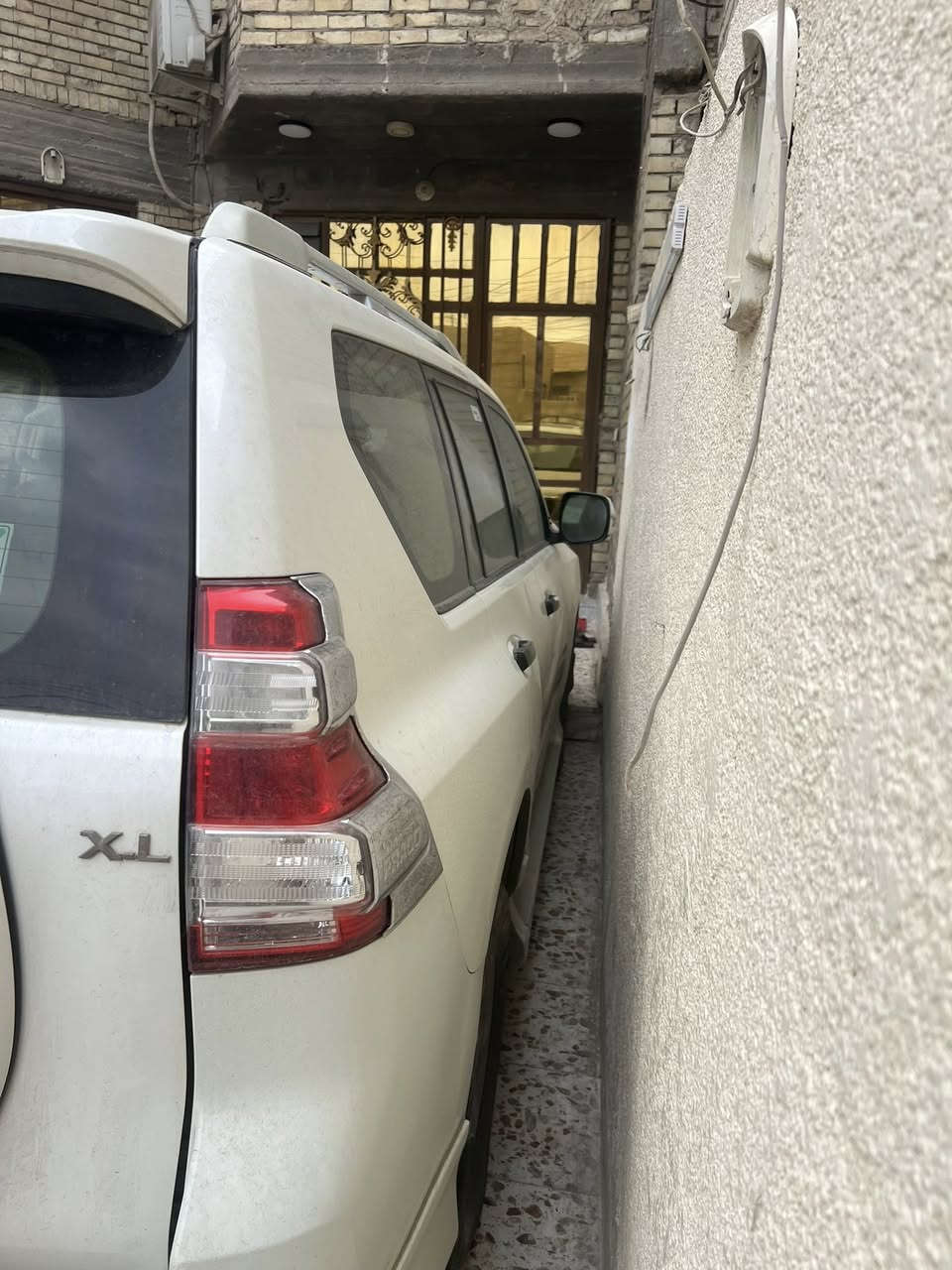 تيوتا برادو ٢٠١٤ سته سلندر ابيض رقم بغداد فول مواصفات كويتي دبل تانكي باسمي تحويل مباشر كشنات امامي كهرباء حساس خلفي كامره سلايد سبعه راكب ماشيه ١٤٥ الف كم كفاله كير محرك تبريد شواصي دواخل لغود شرط السونار السياره بيها اربع جاملغات صبغ بسيط طخات ما تكاتك وباب البيت والأبواب اربعتها كلير فقط كما موضح بالسونار كفاله البجم كبس والقماره والجنطه والبنيد  السعر ٢٥٠ وبيها مجال للشراي ويدلل 
الرقم ***********  العنوان بغداد الرصافه
