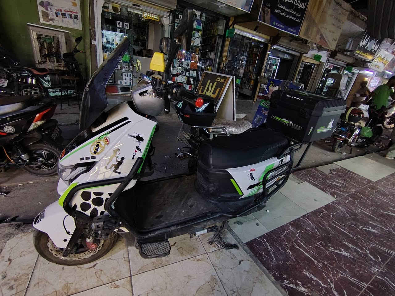 السلام عليكم، دراجه للبيع سكنوس، الدراجه نظيفه وكامله السعر، 800، وبها منطقه على 780.


**إذا كنت صاحب هذا الإعلان وتريد حذفه لأي سبب، رجاءا أرسل رسالة إلى الدعم الفني**